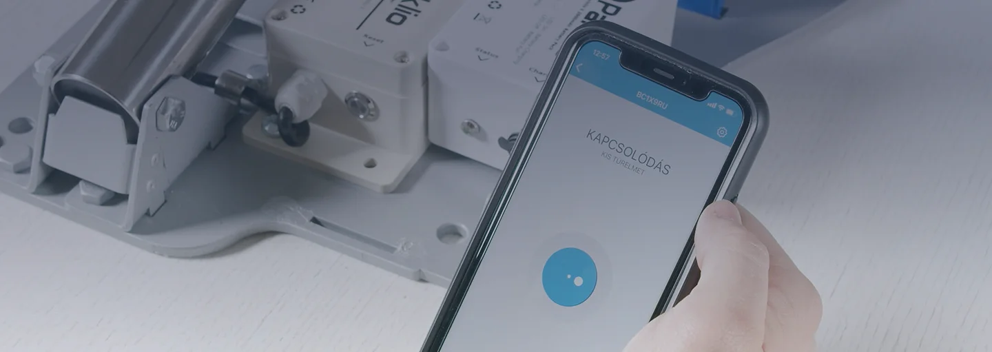 Parkolóoszlop nyitása mobiltelefonról
