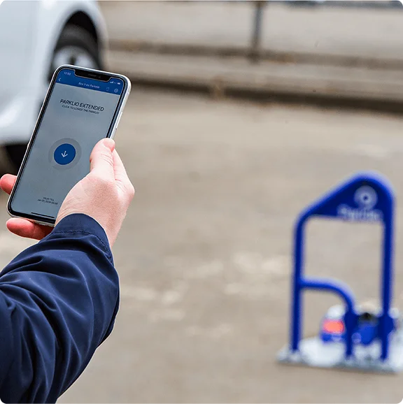 Parkolóakadály nyitása mobiltelefonos alkalmazással