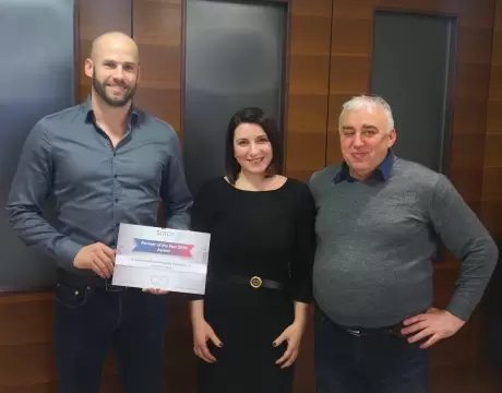 A B Consulting munkatársai átveszik a SPICA Év Partnere 2018-2019 elismerést