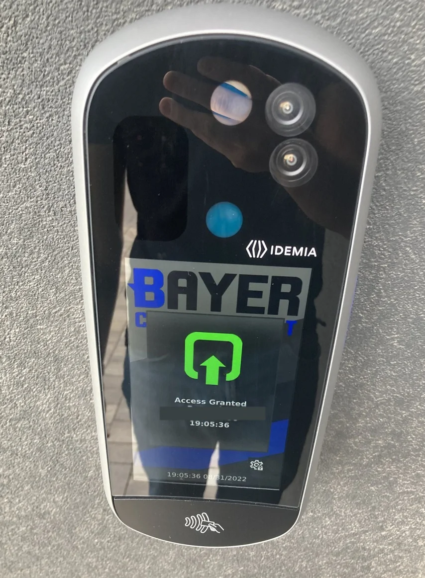 Biometrikus beléptető olvasó a Bayer Construct beléptetőkapuján